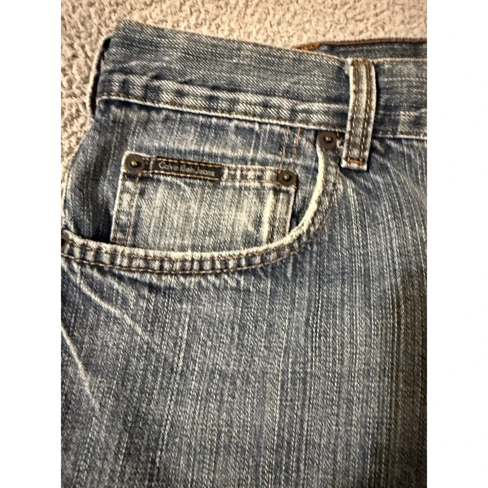 Calvin Klein round calvin sophistication